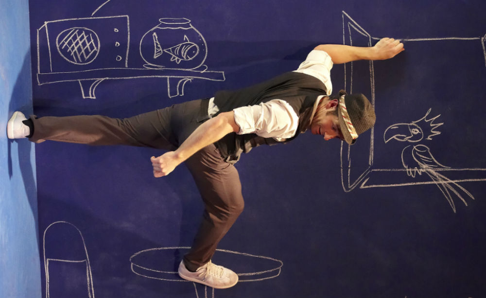 LEO - Image by Andy Phillipson - Adelaide Fringe 2015 - The Clothesline