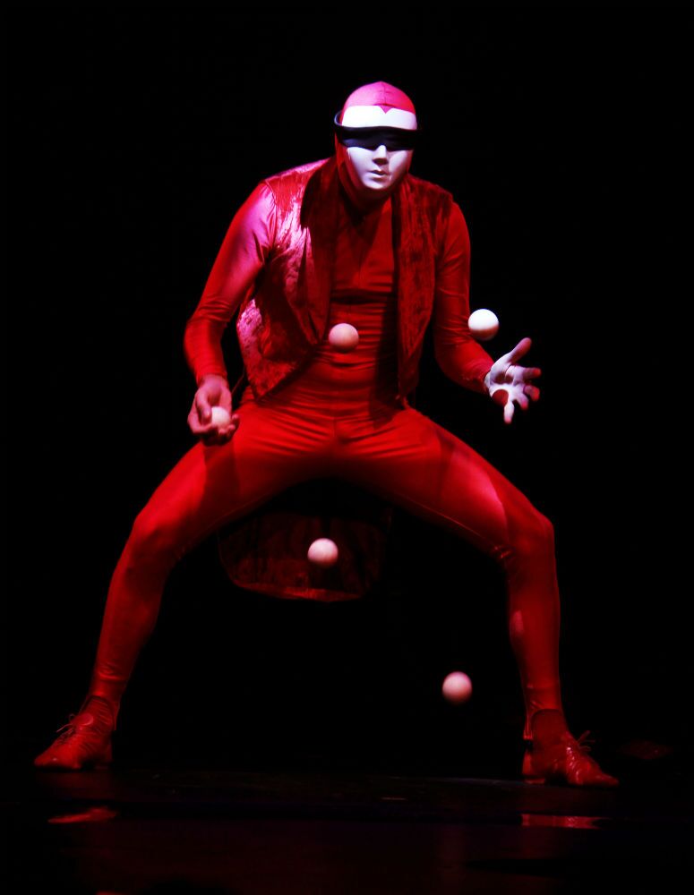 Le Noir Floor Juggling - Adelaide Festival Theatre - The Clothesline