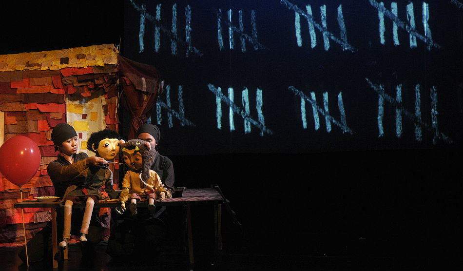 Mwathirika - Papermoon Puppet Theatre - OzAsia - The Clothesline