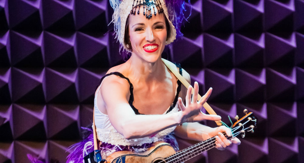 Amy G - Image by Maike Shultz - Ad Cab Fest - The Clothesline