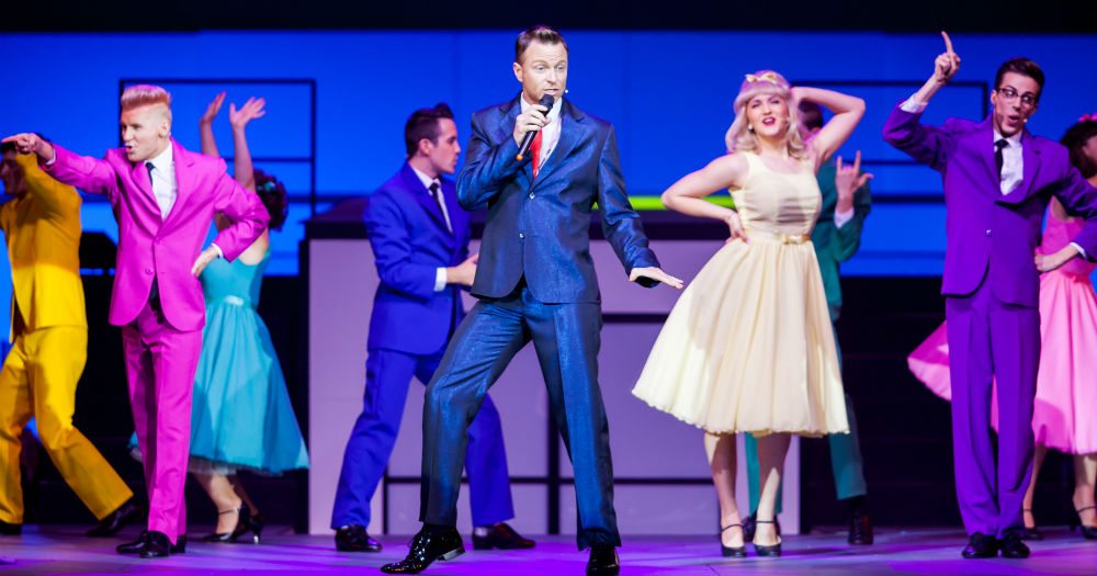Hairspray - Big Fat Arena Spectacular - Tim Campbell - The Clothesline