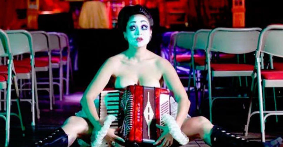 Victoria Falconer – Oxymoron: Not Quite Fitting Into All The Boxes – Adelaide Fringe Review