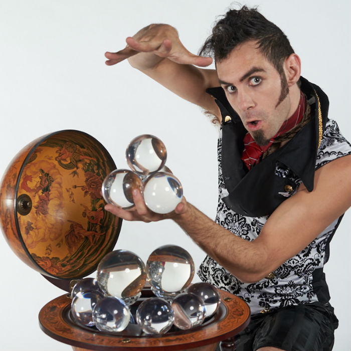 The Quizzical Mr Jeff - Jeff Robinson - KMPR - ADLfringe - The Clothesline