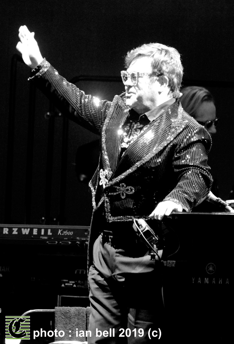 ELTONJOHN2019_05_IMAGE-IanBell_TheClothesline